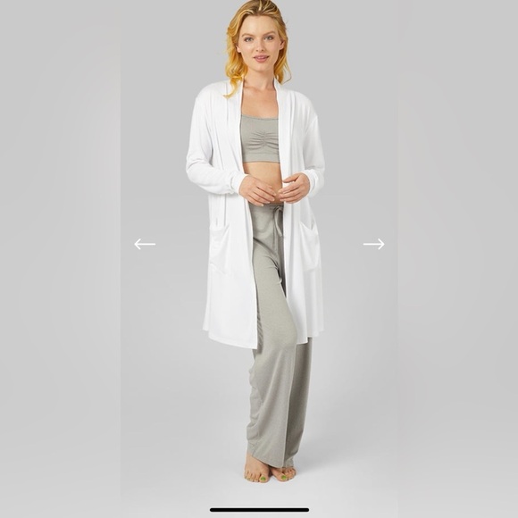 NWT. 32 Degrees Heat. White Soft Comfy Wrap. Size Small/Medium. - Picture 1 of 12